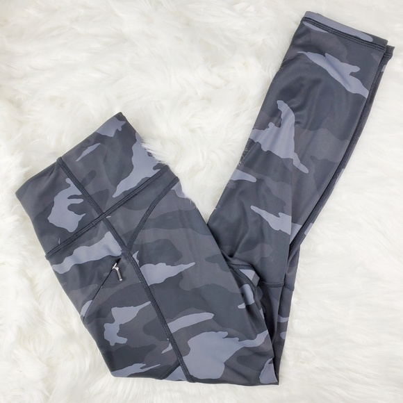 NWOT Athleta Black Camo Contender Leggings - Picture 7 of 7